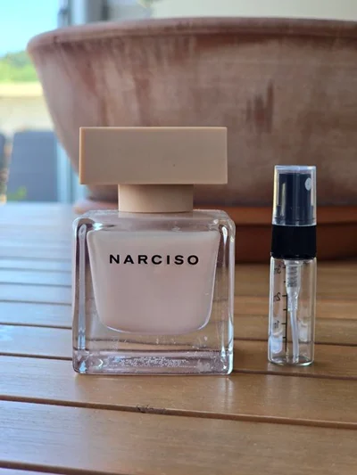 عطر نارسیسو پودری(narciso Rodriguez-pudree)